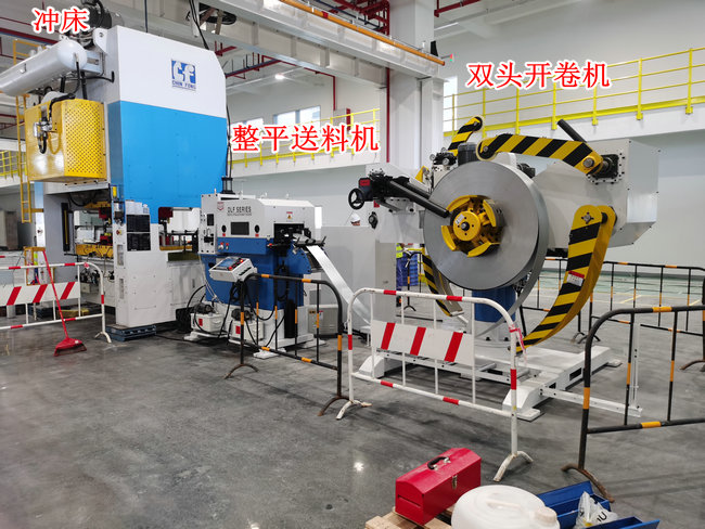 卷板沖壓NC送料機(jī)配雙頭放料架生產(chǎn)線實例